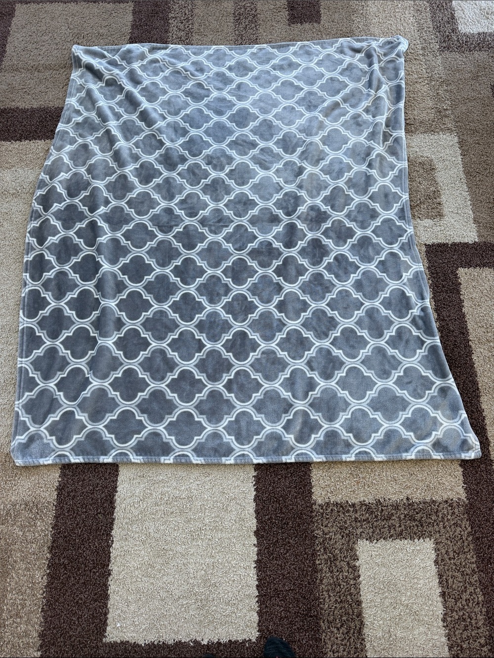 Geometric Gray Throw Blanket - Cozy Home Accent